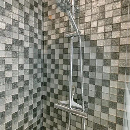 1 Bedroom With Ac Parijs