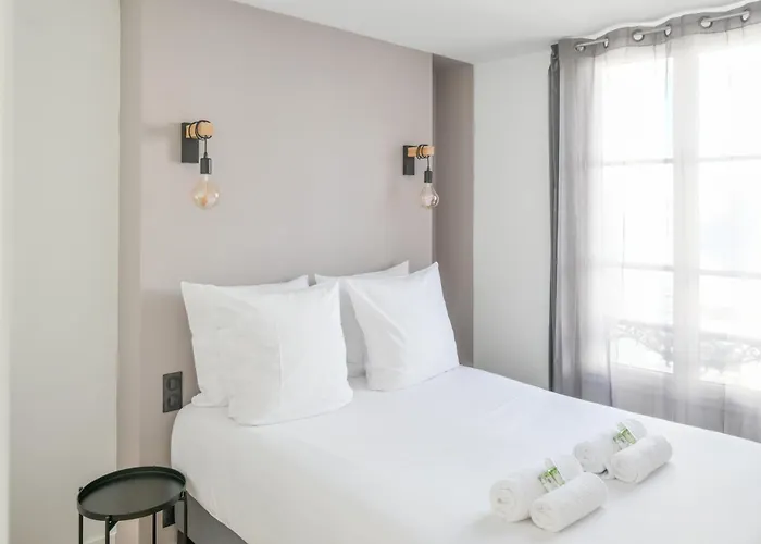 1 Bedroom With Ac דירה *